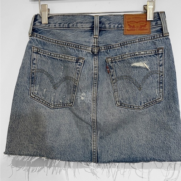 Levi’s | Deconstructed Denim Mini Skirt Aritzia 25 Levi's - Picture 5 of 10